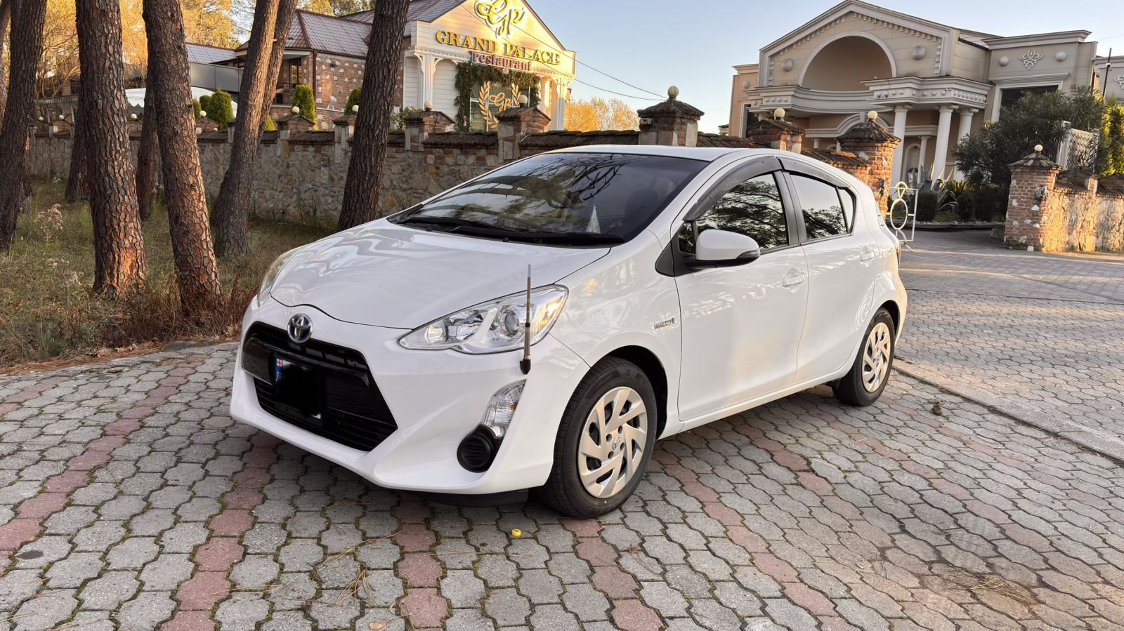 Toyota Aqua 2016 — photo 2