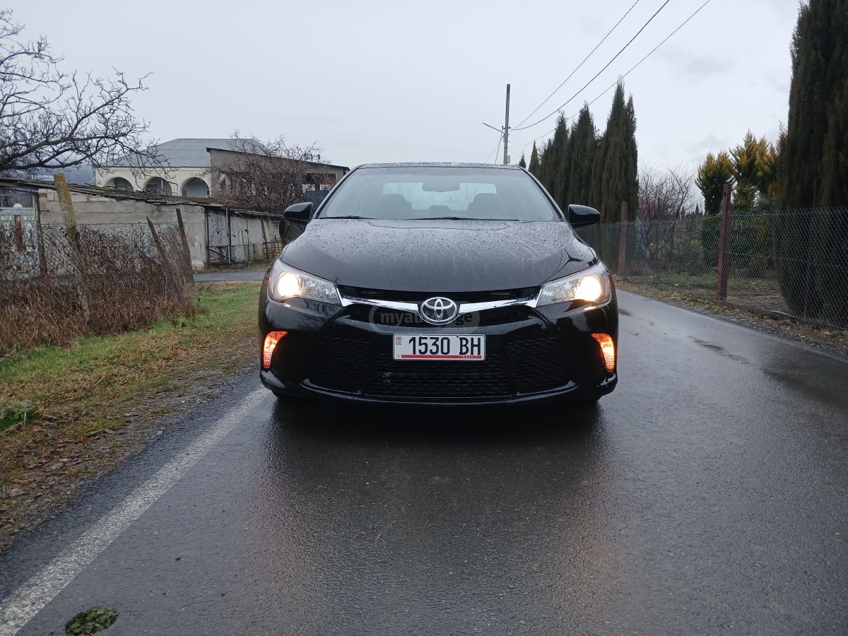 Toyota Camry 2016 — photo 2
