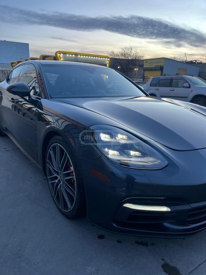 Porsche Panamera 2018 — photo 2