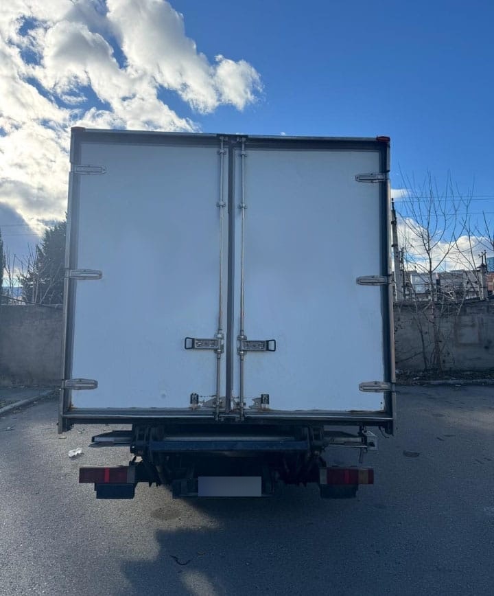 Isuzu L 2000 2000 — photo 2