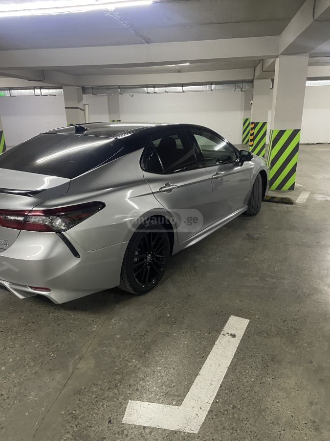 Toyota Camry 2021 — photo 2