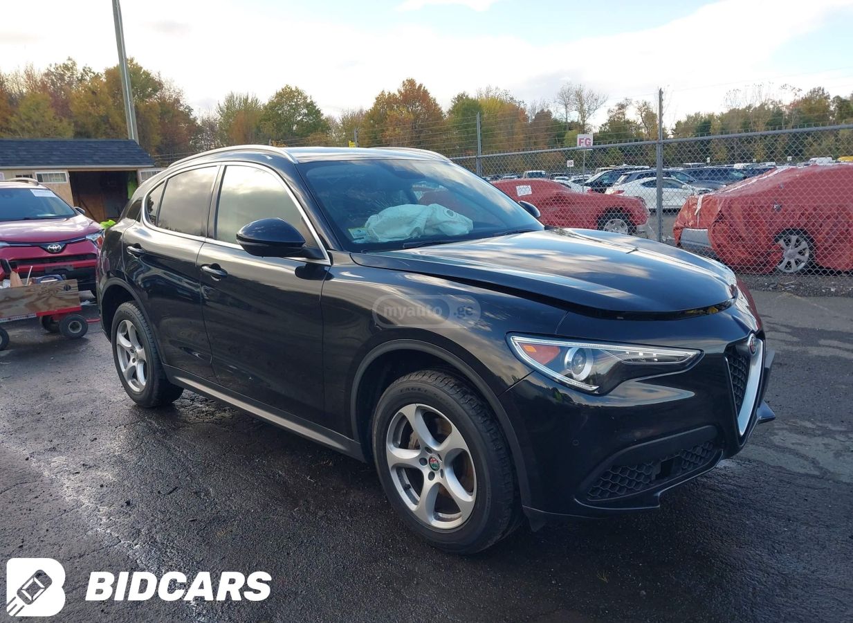 Alfa Romeo Stelvio 2018 — photo 2