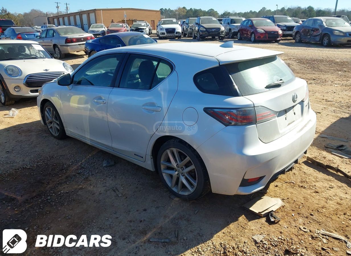 Lexus CT 200 h 2014 — photo 2