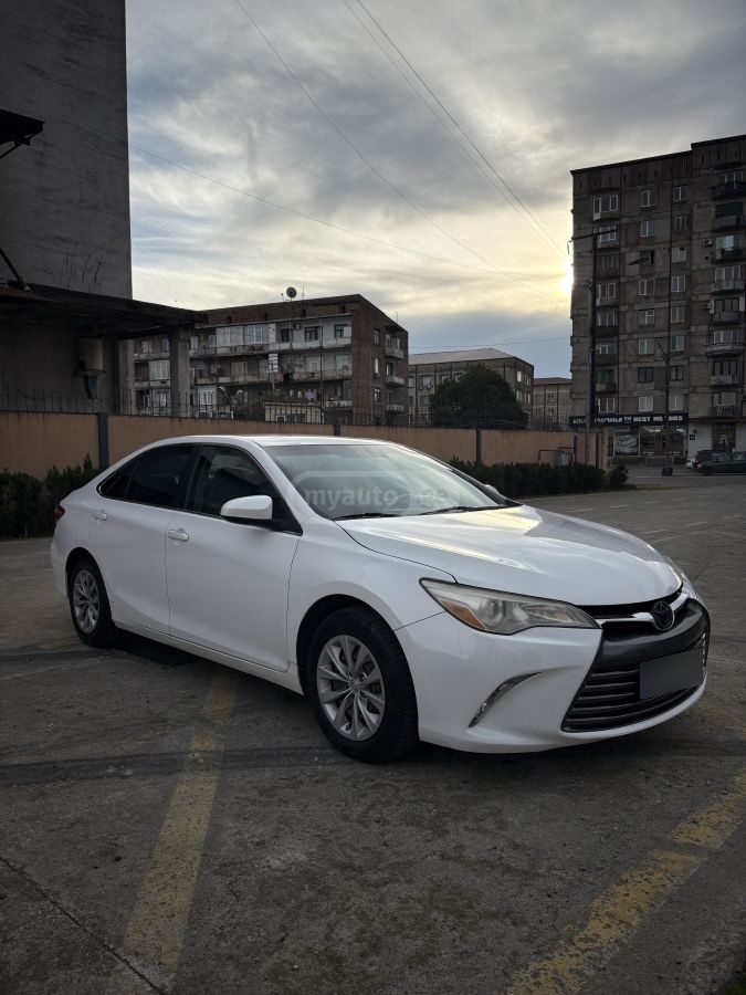 Toyota Camry 2016 — photo 2