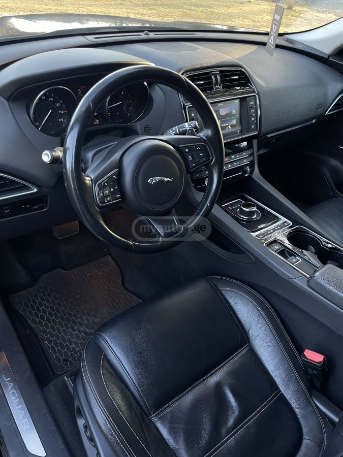 Jaguar F-Pace 2017 — photo 2