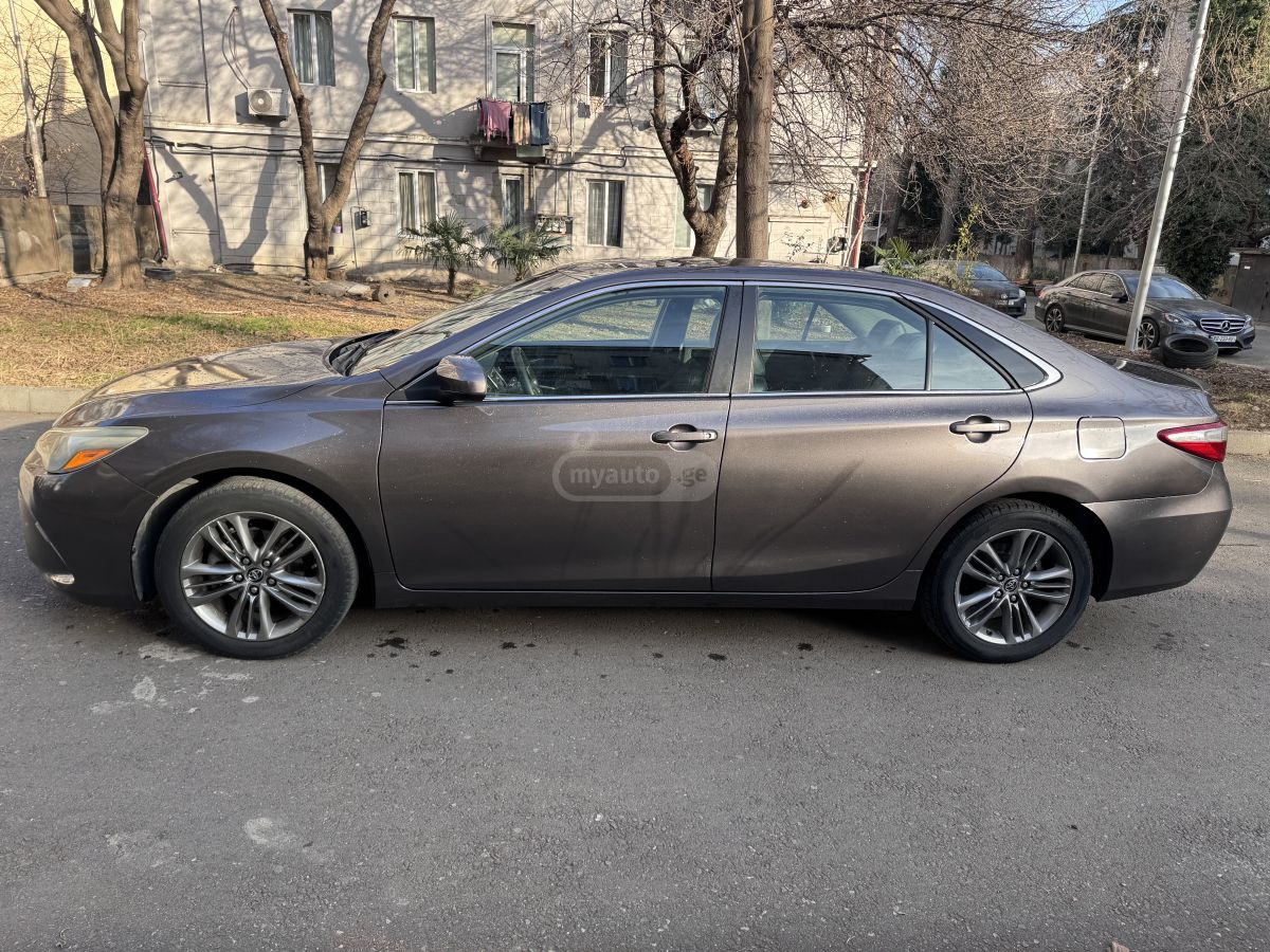 Toyota Camry 2015 — photo 2