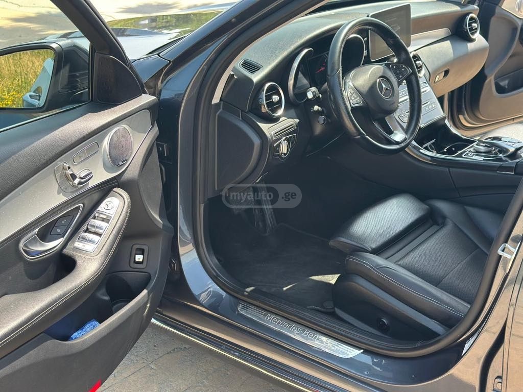 Mercedes-Benz C 300 2015 — photo 2