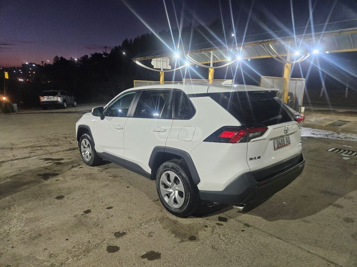 Toyota RAV4 2022 — photo 2