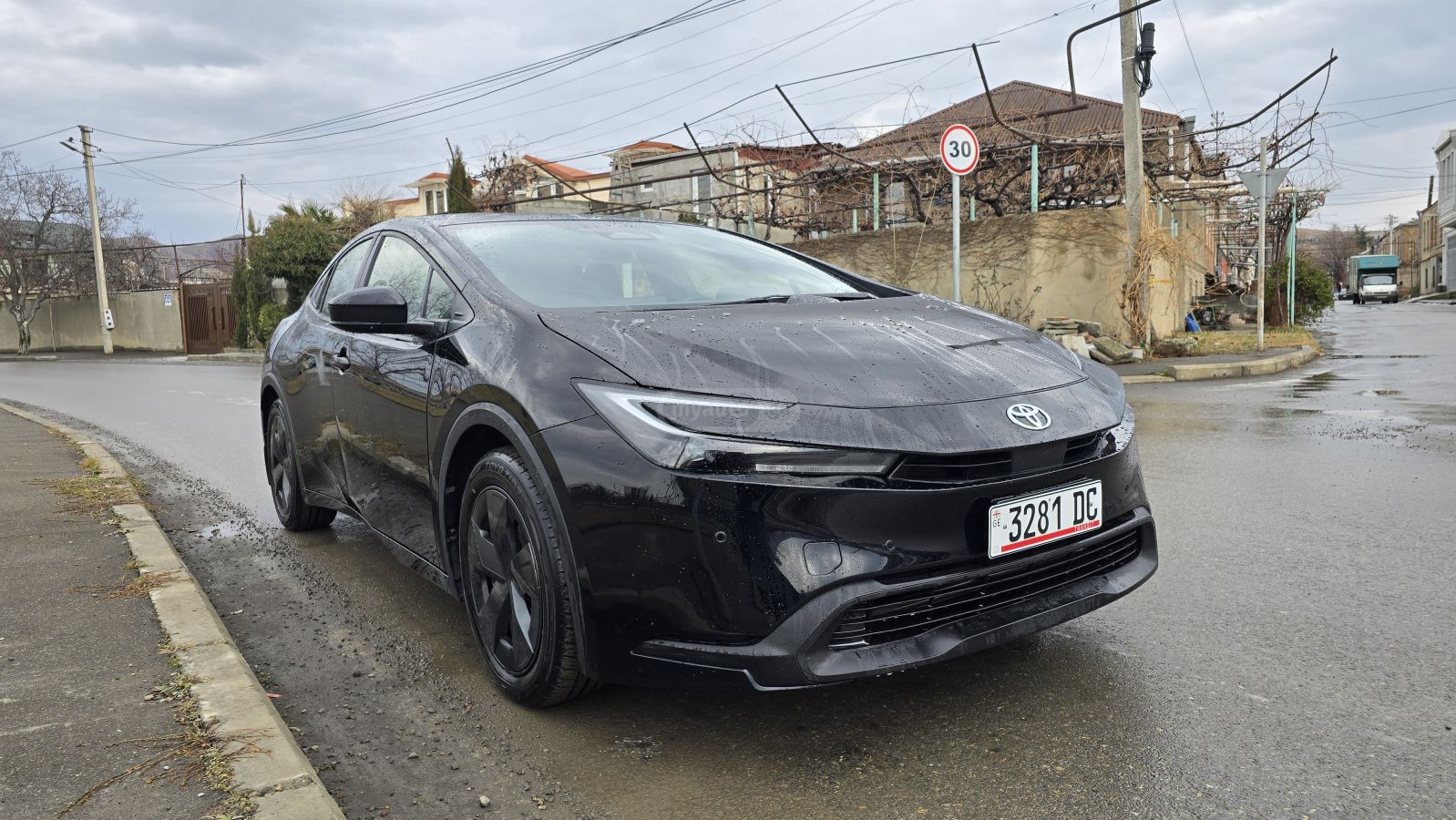 Toyota Prius 2024 — photo 2