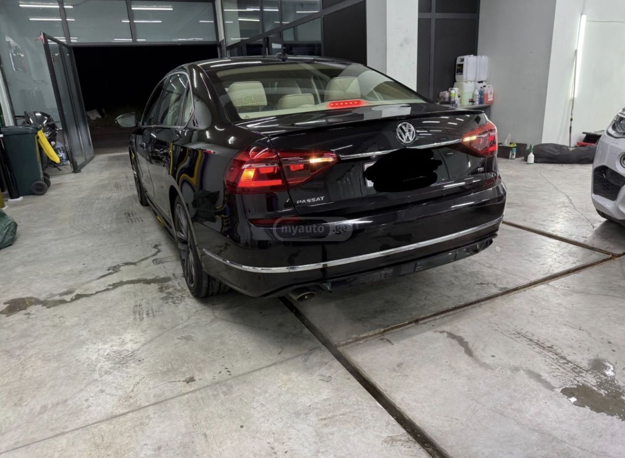 Volkswagen Passat 2017 — photo 2