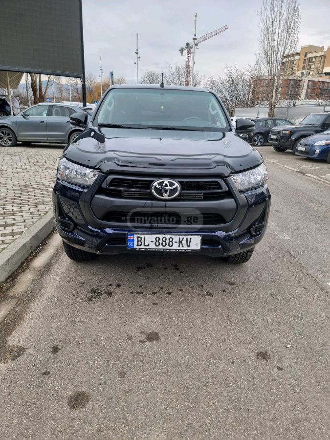 Toyota Hilux 2023 — photo 2