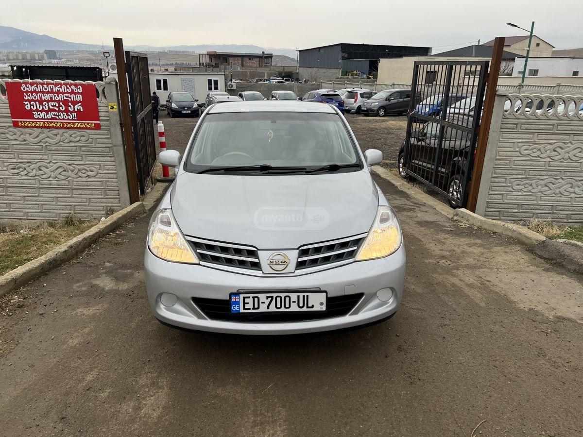 Nissan Tiida