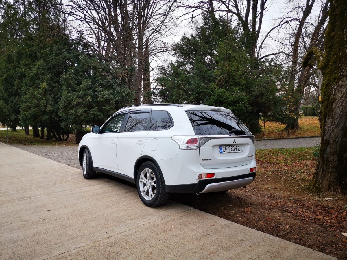 Mitsubishi Outlander 2014 — photo 2