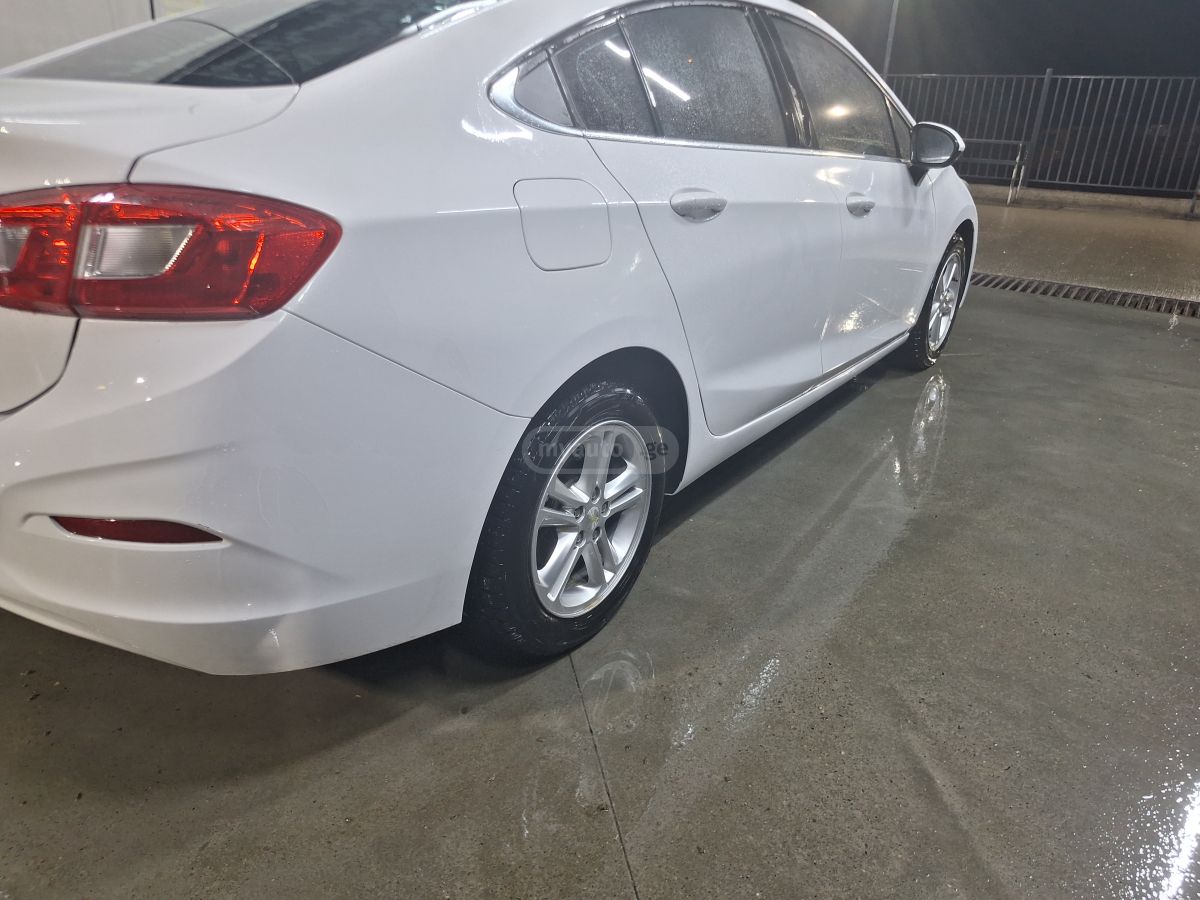Chevrolet Cruze 2018 — photo 2
