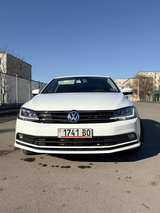 Volkswagen Jetta 2016 — photo 2