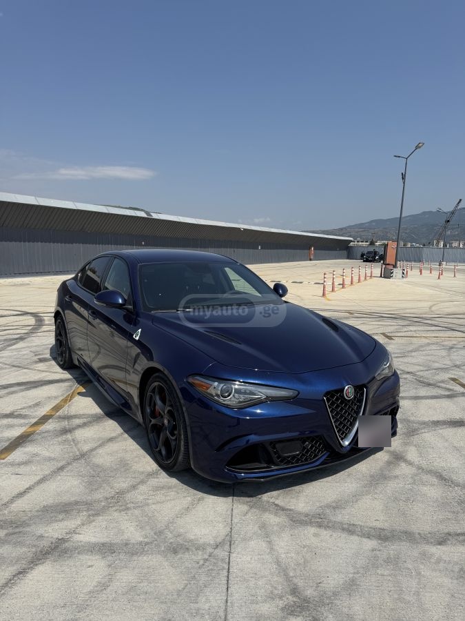 Alfa Romeo Giulia 2017 — photo 2