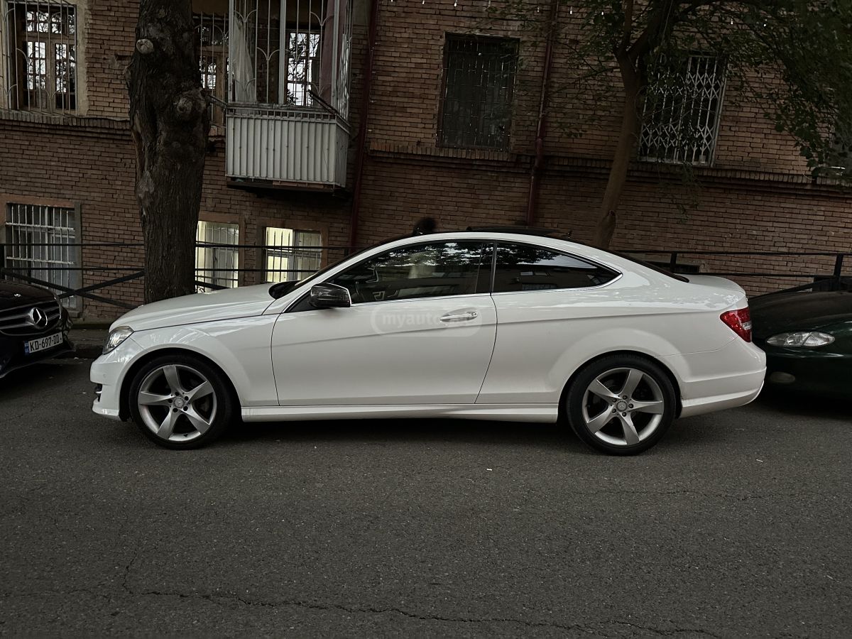Mercedes-Benz C 220 2014 — photo 2