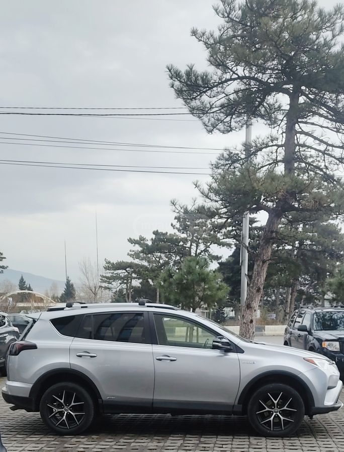 Toyota RAV4 2016 — photo 2