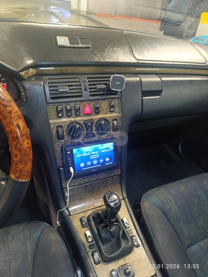 Mercedes-Benz E 210 1999 — photo 2