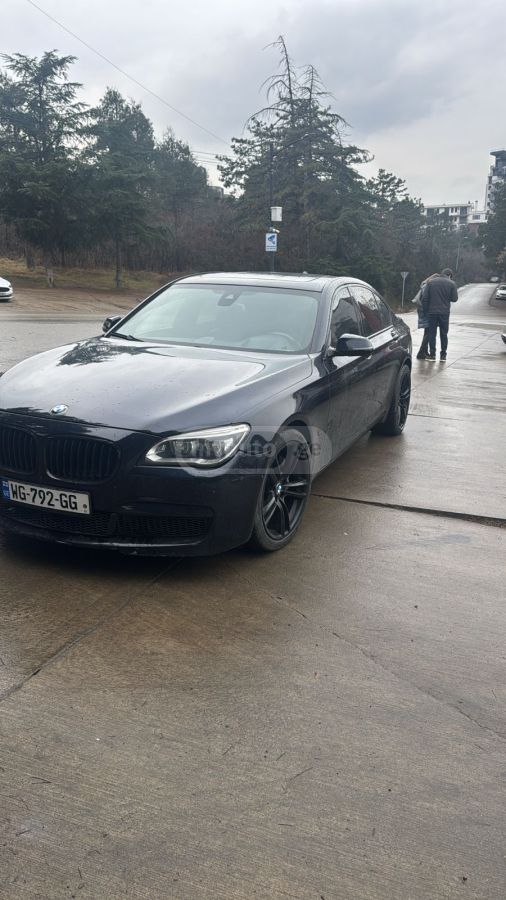 BMW 750 2013 — photo 2