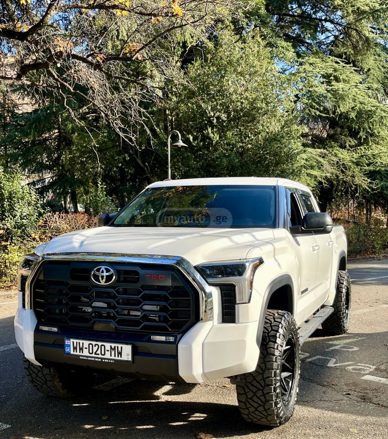 Toyota Tundra 2023 — photo 2