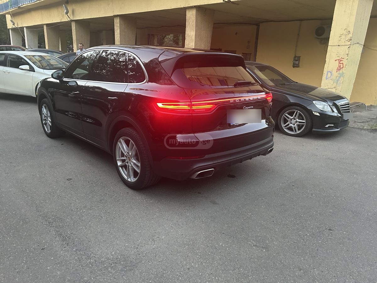 Porsche Cayenne 2019 — photo 2