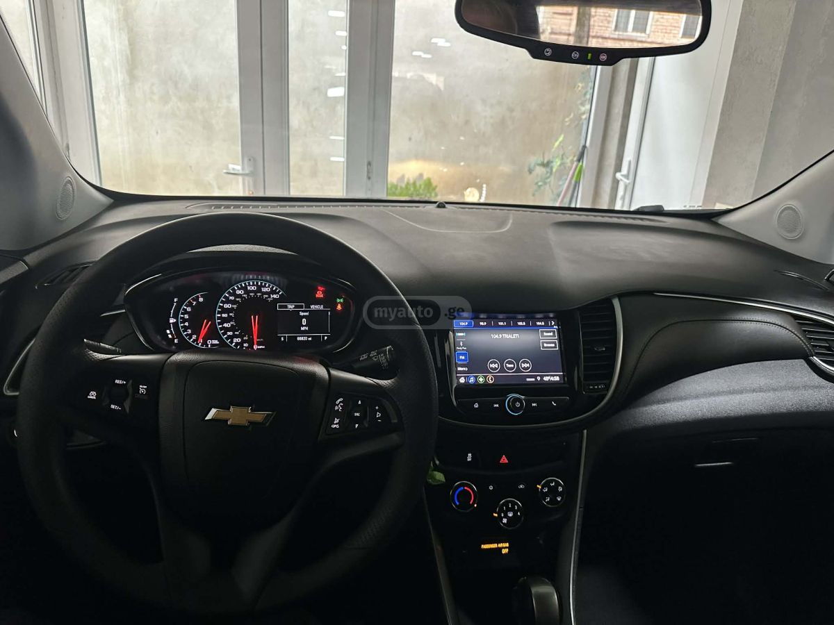 Chevrolet Trax 2021 — photo 2