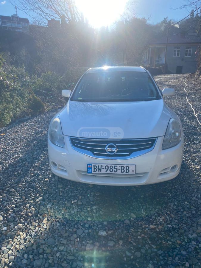 Nissan Altima 2011 — photo 2
