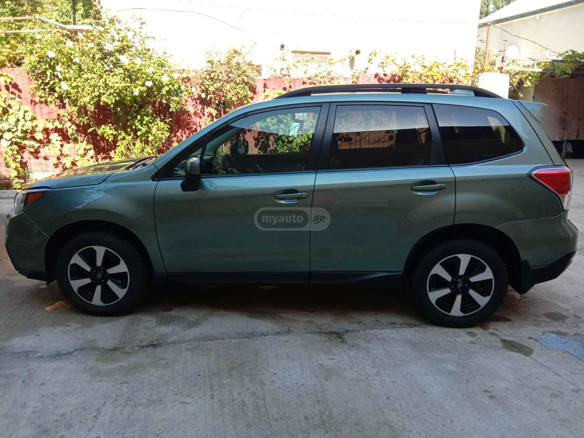 Subaru Forester 2017 — photo 2