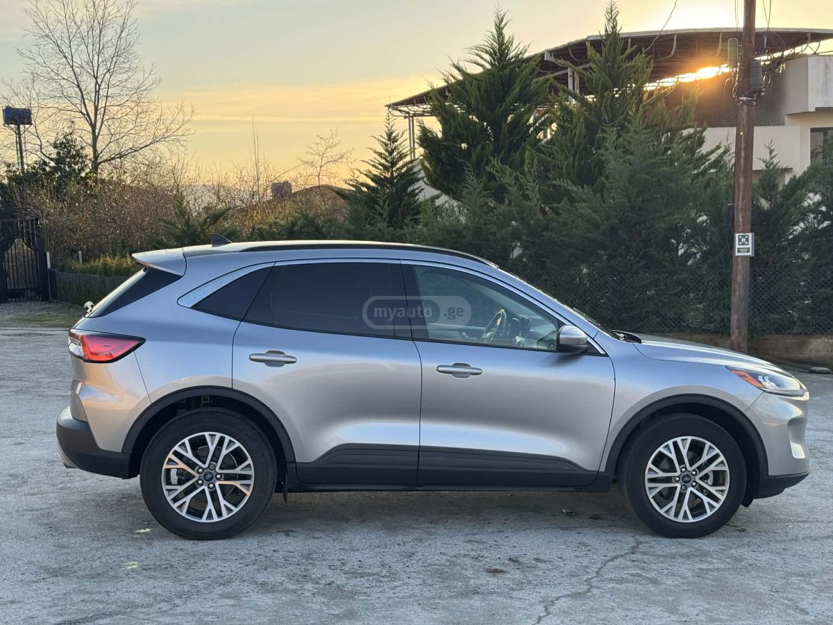 Ford Escape 2022 — photo 2