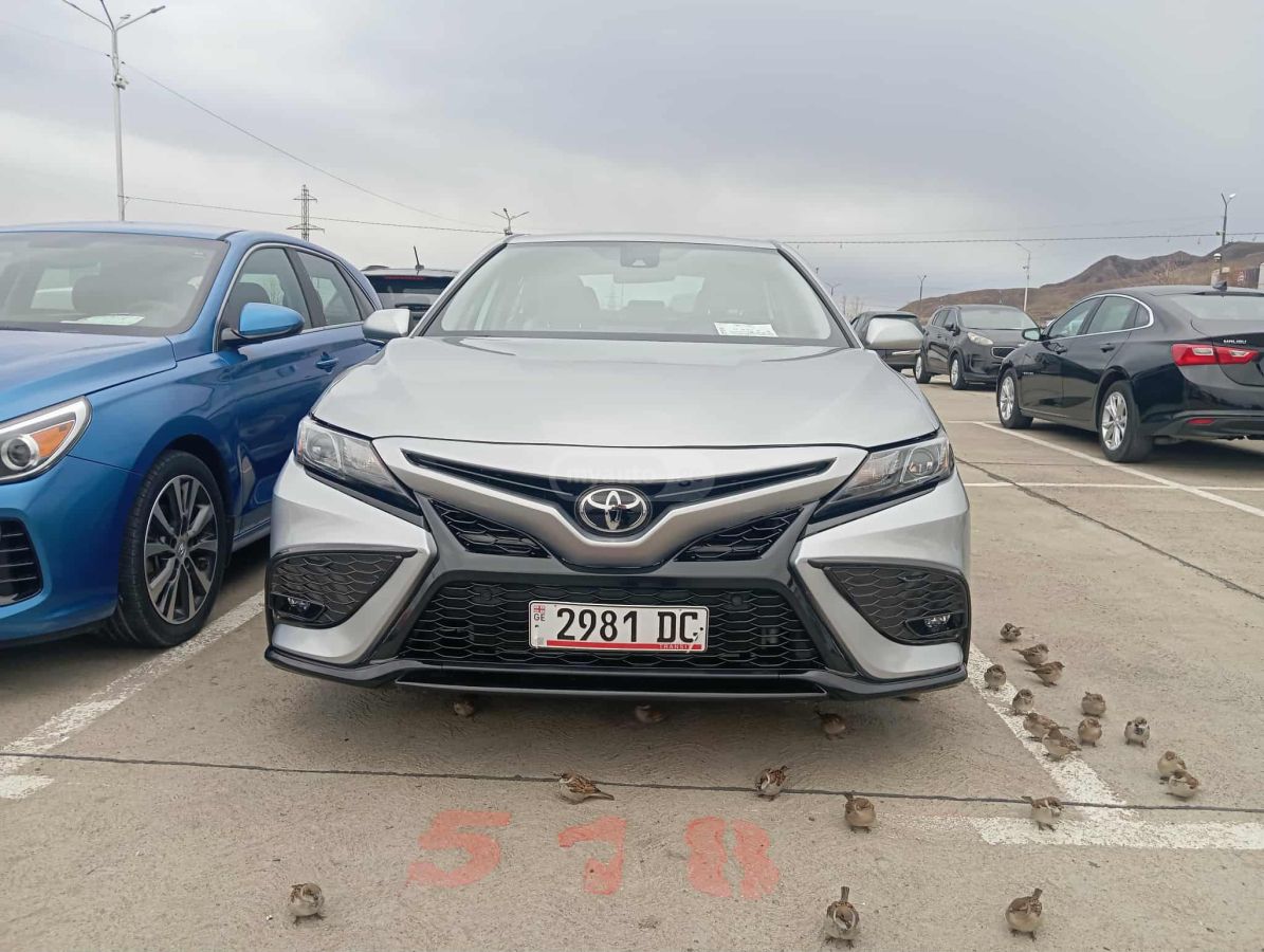 Toyota Camry 2024 — photo 2