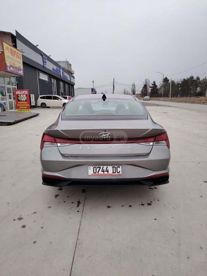 Hyundai Elantra 2022 — photo 2