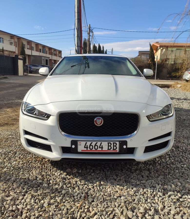 Jaguar XE 2017 — photo 2