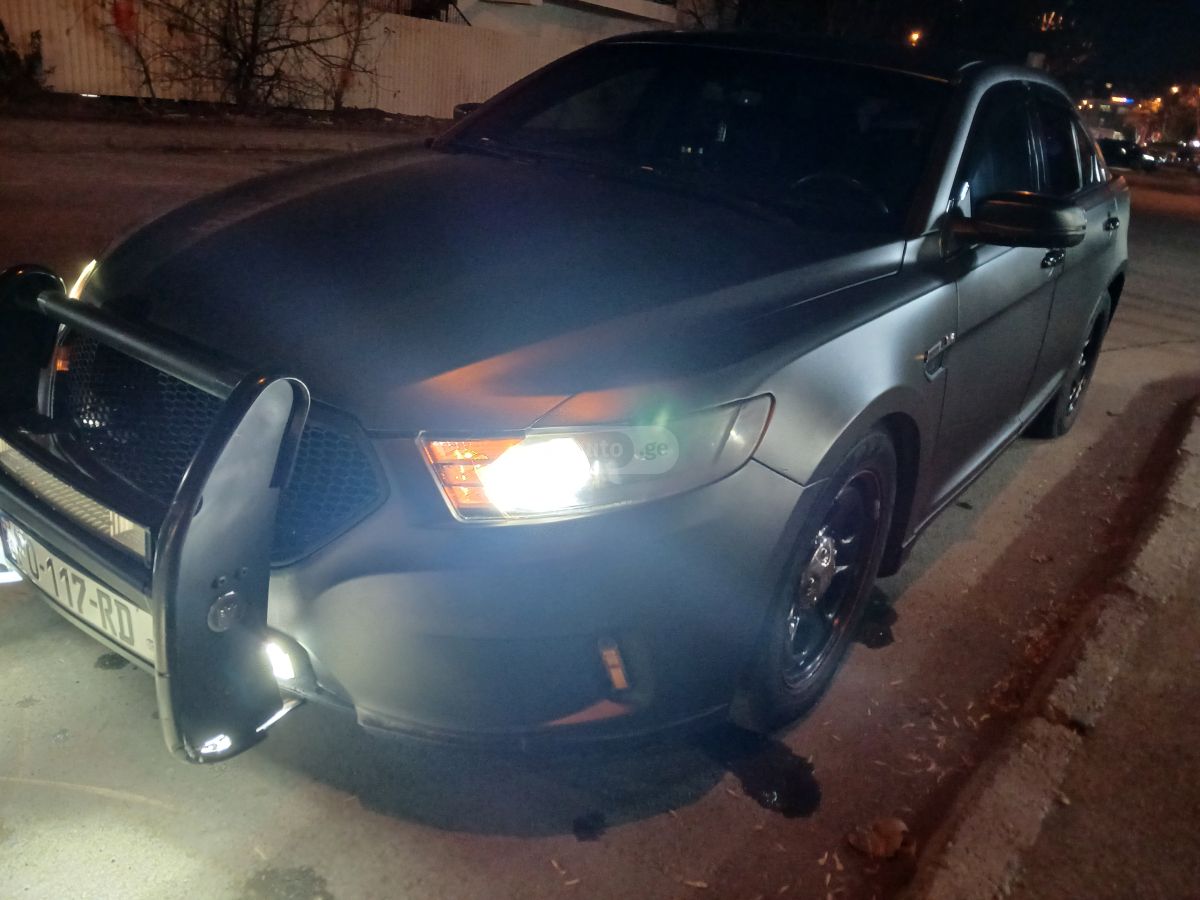 Ford Taurus 2015 — photo 2