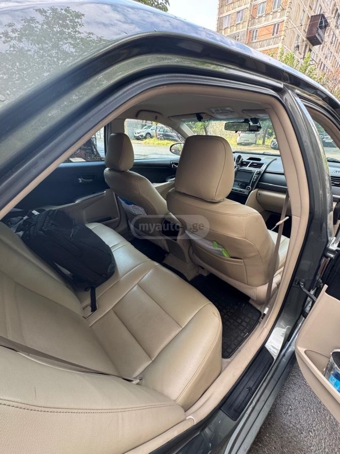 Toyota Camry 2015 — photo 2