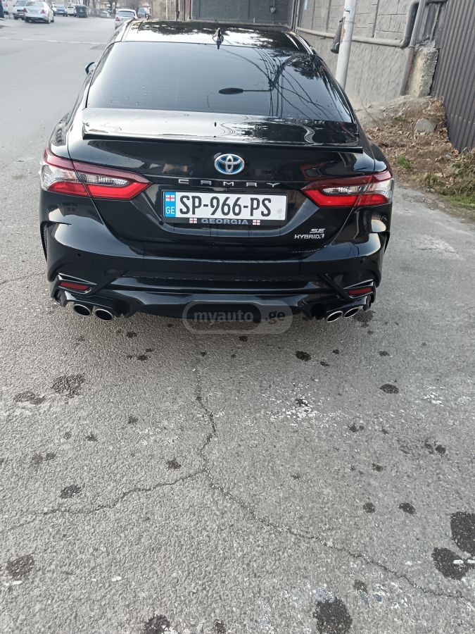 Toyota Camry 2022 — photo 2