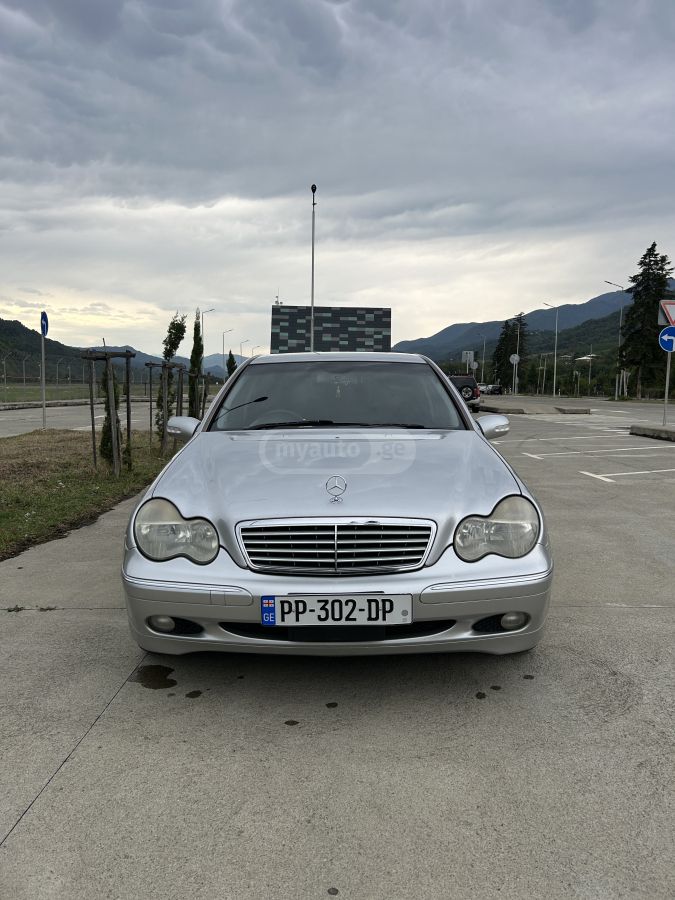 Mercedes-Benz C 200 2004 — photo 2