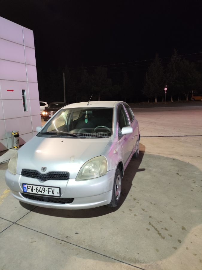 Toyota Vitz 2000 — photo 2