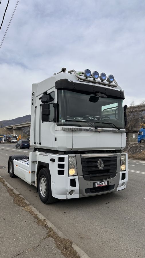 Renault Magnum