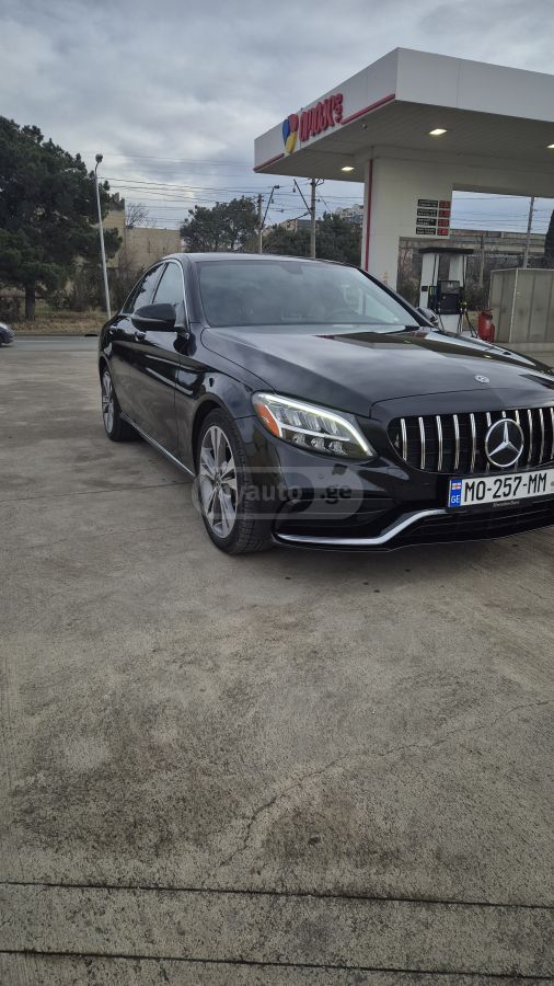 Mercedes-Benz C 300 2019 — photo 2