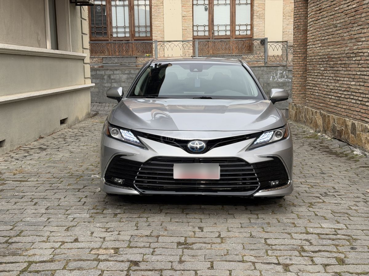 Toyota Camry 2022 — photo 2