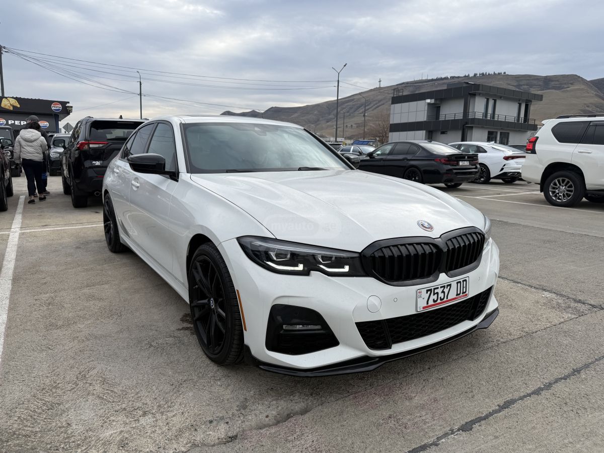BMW 330 2022 — photo 2