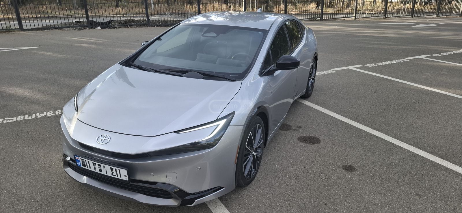 Toyota Prius 2023 — photo 2