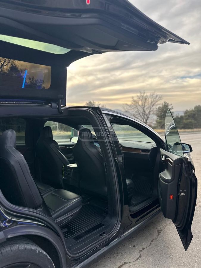 Tesla Model X 2019 — photo 2
