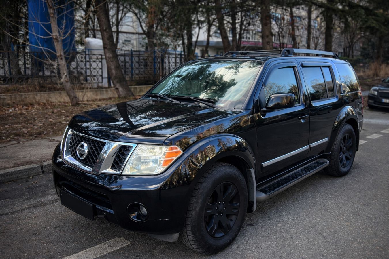 Nissan Pathfinder 2011 — photo 2