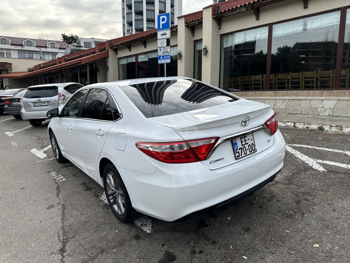Toyota Camry 2017 — photo 2