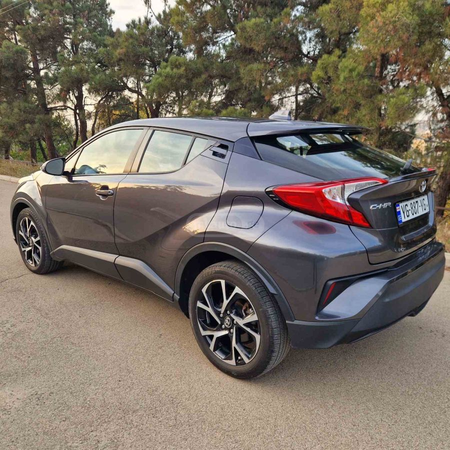 Toyota C-HR 2021 — photo 2