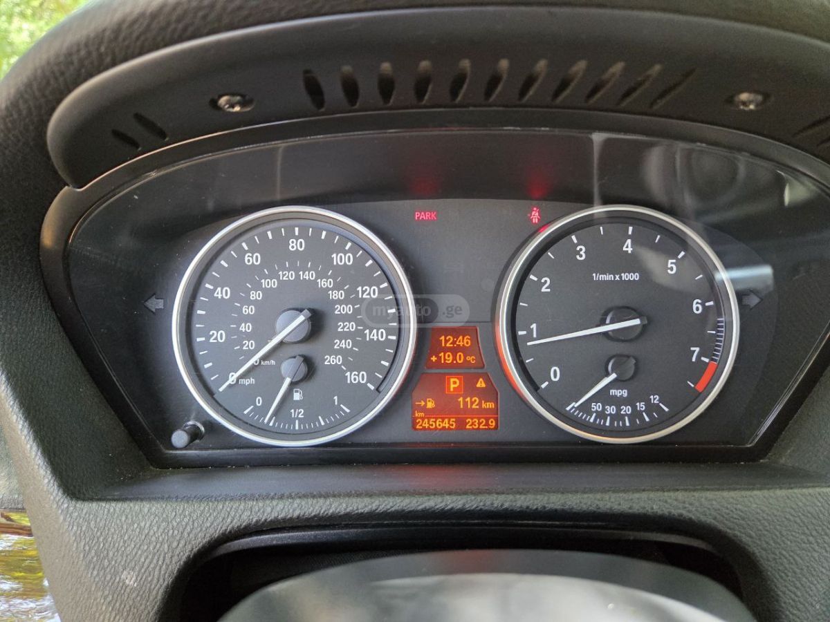 BMW X5 2012 — photo 2