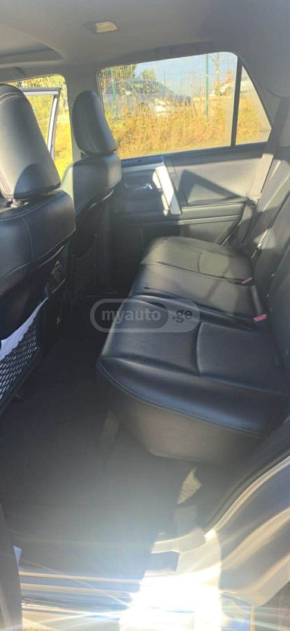 Toyota 4Runner 2020 — photo 2