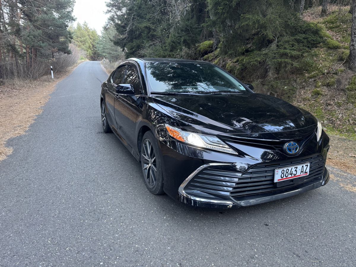 Toyota Camry 2022 — photo 2